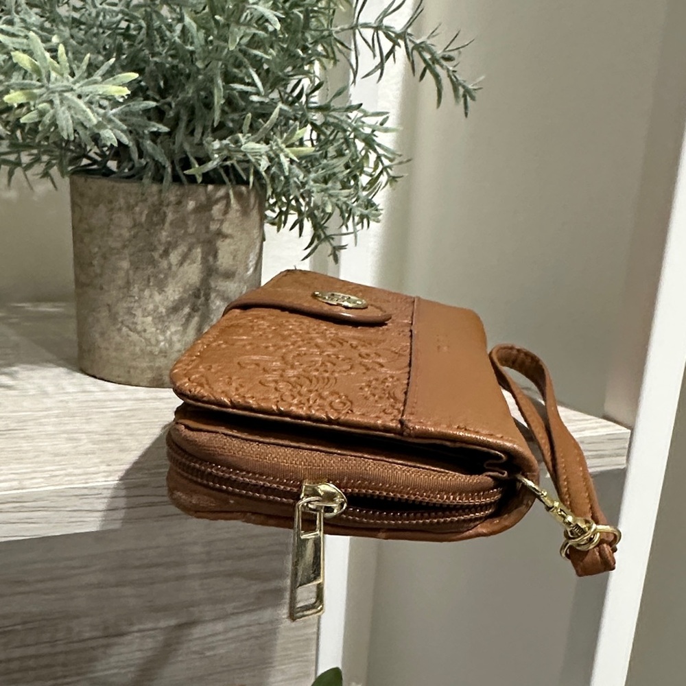 Stone Mountain Bonded Leather Bifold Zip-Around Wallet/Wristlet - Picture 6 of 9